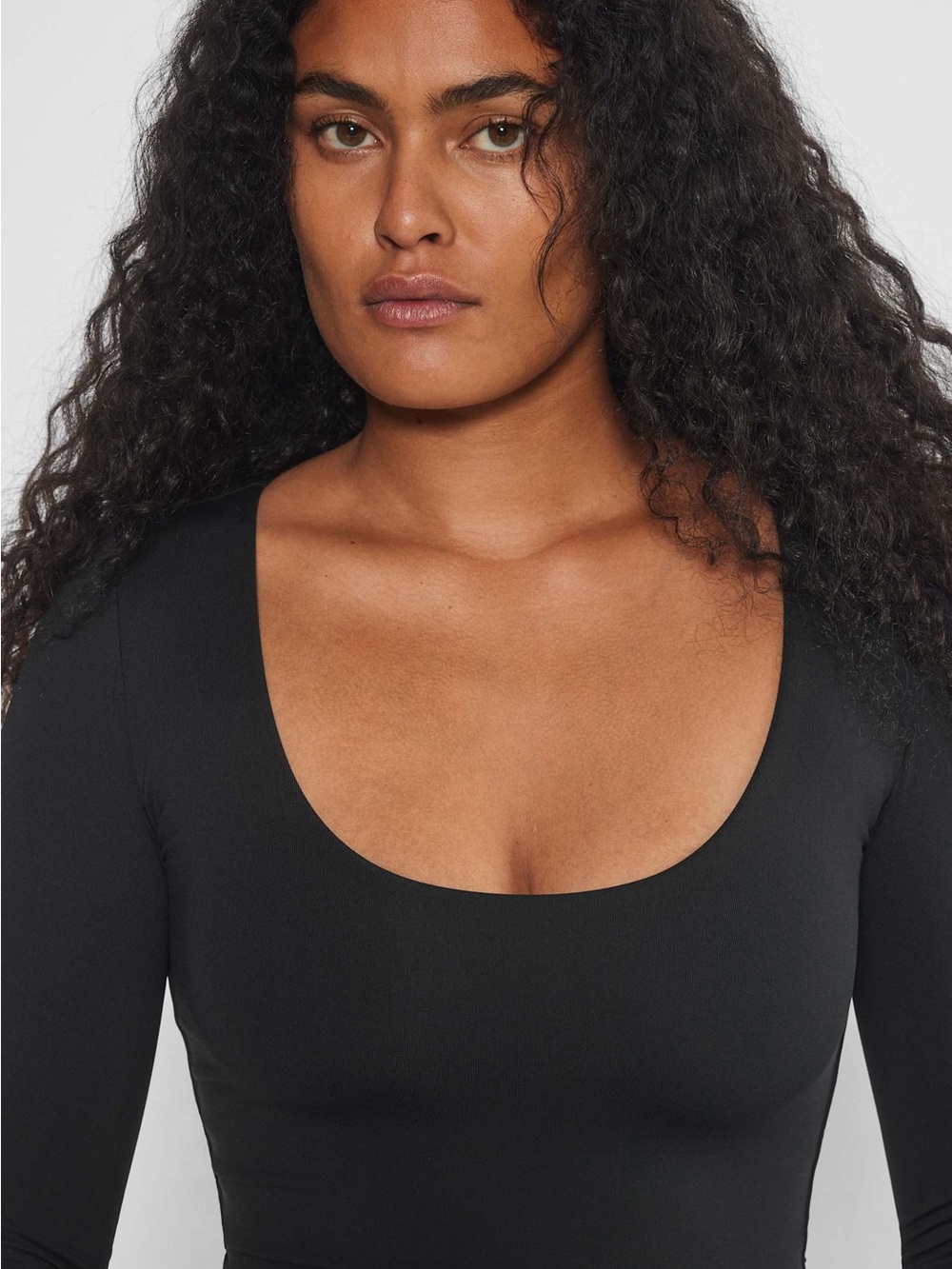NWT Aritzia Babaton Classic Black Scoop Neck Long Sleeve Top Size Medium